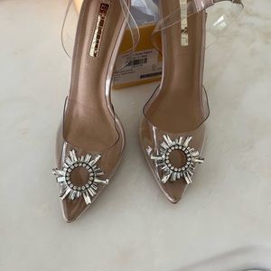 Diamond stud Nude/clear Beliini heels size 9 new never worn..